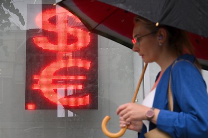 Названы победители от прекращения торгов долларами в России Названы победители от прекращения торгов долларами в России