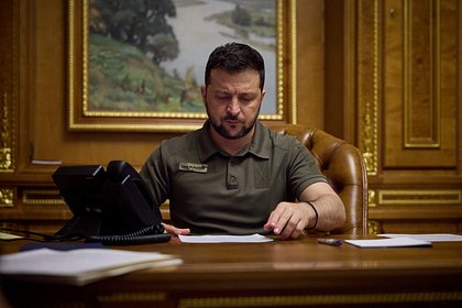 Зеленский утвердил подготовку школьников к защите Украины Зеленский утвердил подготовку школьников к защите Украины