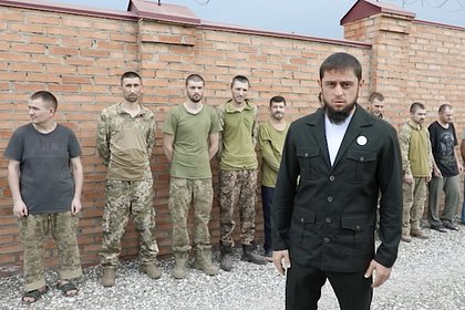 «Эти сдались добровольно». Соратник Кадырова показал пленных украинцев и объяснил, чем они отличаются от чеченцев «Эти сдались добровольно». Соратник Кадырова показал пленных украинцев и объяснил, чем они отличаются от чеченцев