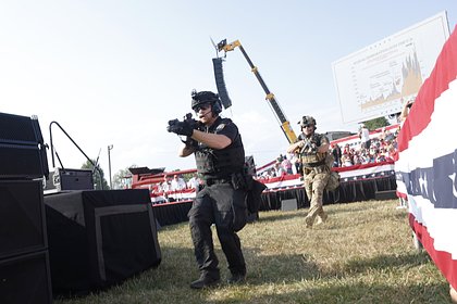 Внук Кеннеди обругал спецслужбы за поведение во время покушения на Трампа Внук Кеннеди обругал спецслужбы за поведение во время покушения на Трампа
