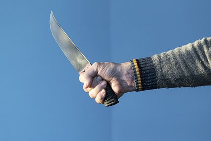 Россиянин вонзил нож в грудь сожительницы и сам вызвал полицию Россиянин вонзил нож в грудь сожительницы и сам вызвал полицию