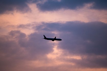 Пилоты самолета с россиянами на борту увидели неизвестные предметы в небе Пилоты самолета с россиянами на борту увидели неизвестные предметы в небе