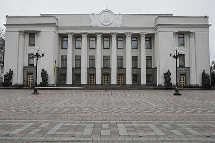 На Украине депутаты заблокировали трибуну Рады из-за закона о мобилизации до 25 лет На Украине депутаты заблокировали трибуну Рады из-за закона о мобилизации до 25 лет