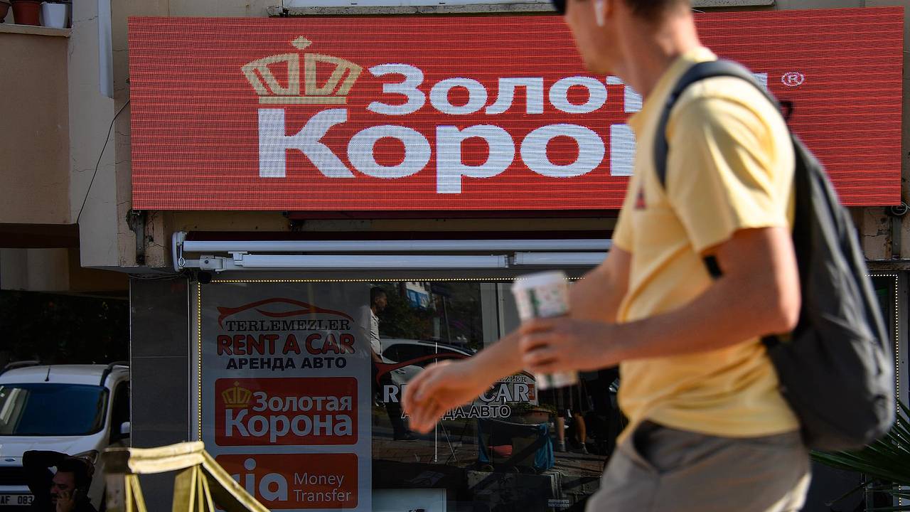 Переводы из России в бывшую республику СССР рухнули на фоне санкций Переводы из России в бывшую республику СССР рухнули на фоне санкций