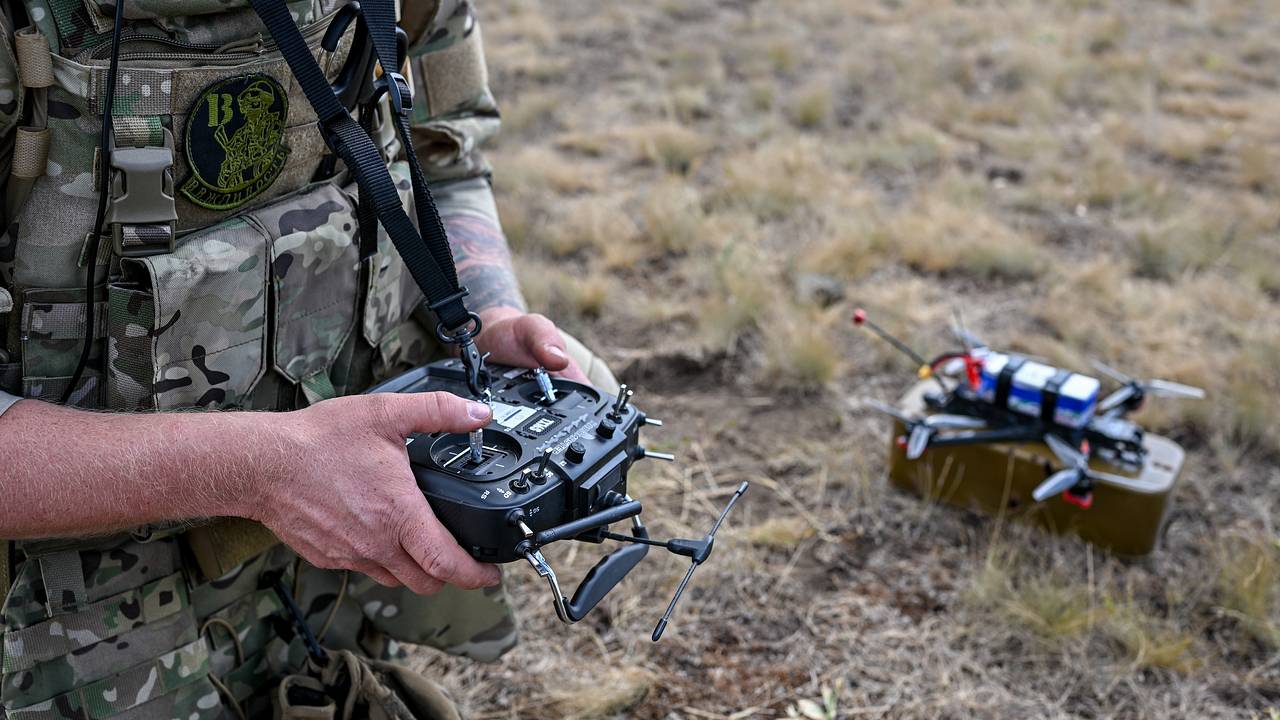 Российские военные поразили паром с военным грузом в Одесской области Российские военные поразили паром с военным грузом в Одесской области