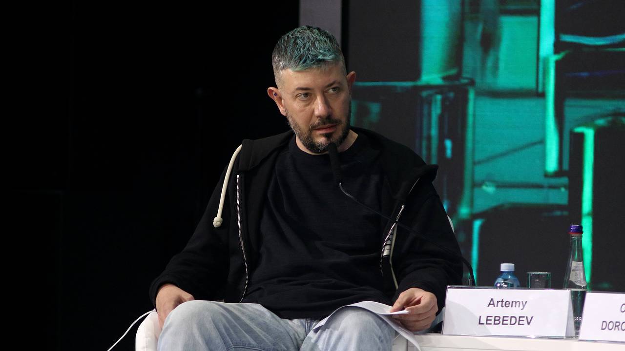 Артемий Лебедев описал российский город словом «жопа» Артемий Лебедев описал российский город словом «жопа»