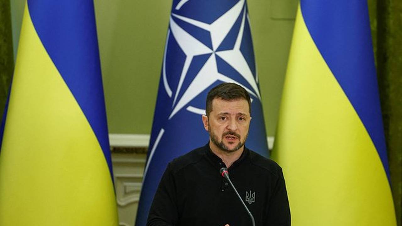 Зеленский направил в США делегацию для обсуждения «плана победы» Зеленский направил в США делегацию для обсуждения «плана победы»