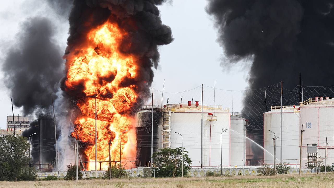 Масштабы пожара на нефтебазе в Феодосии выросли Масштабы пожара на нефтебазе в Феодосии выросли