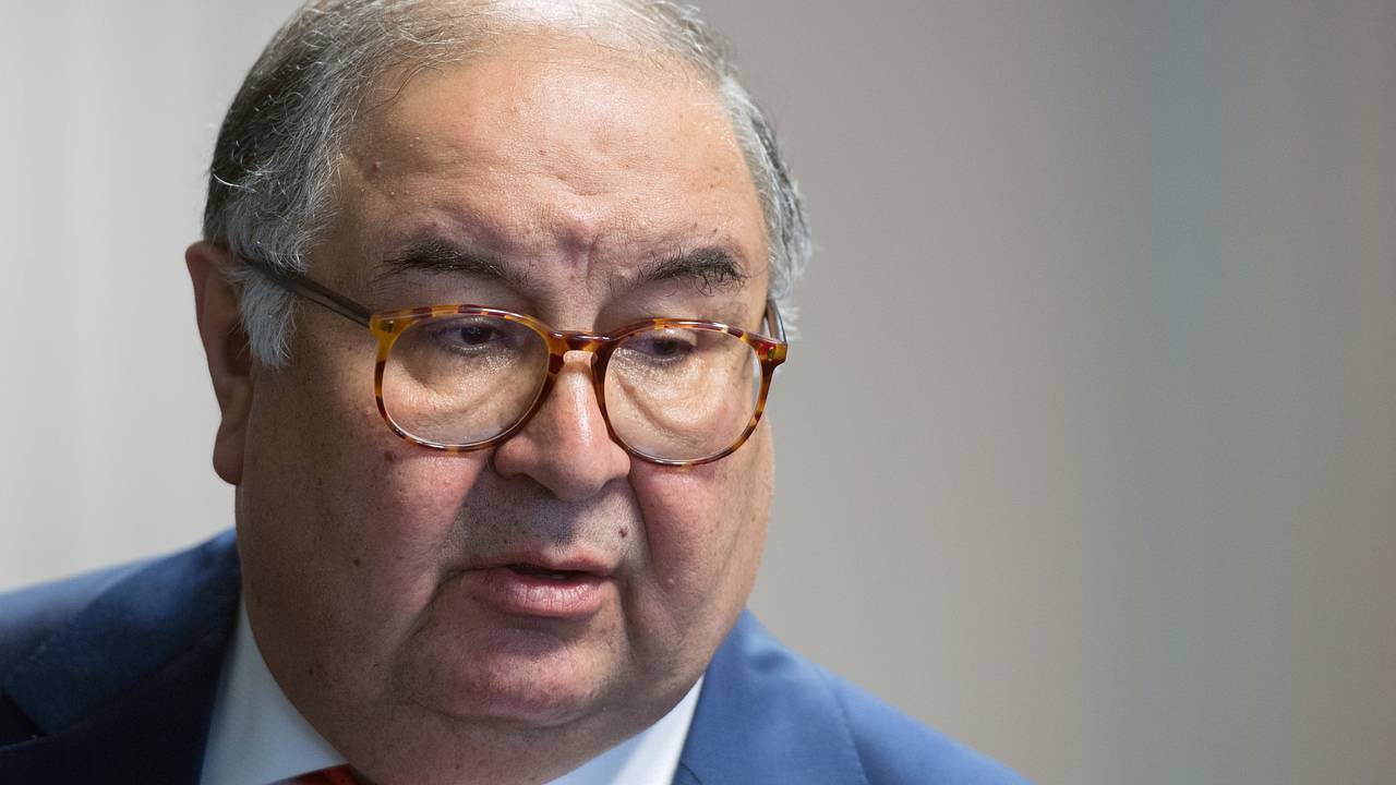 Миллиардер Усманов подал заявление на немецкого журналиста Хайо Зеппельта Миллиардер Усманов подал заявление на немецкого журналиста Хайо Зеппельта