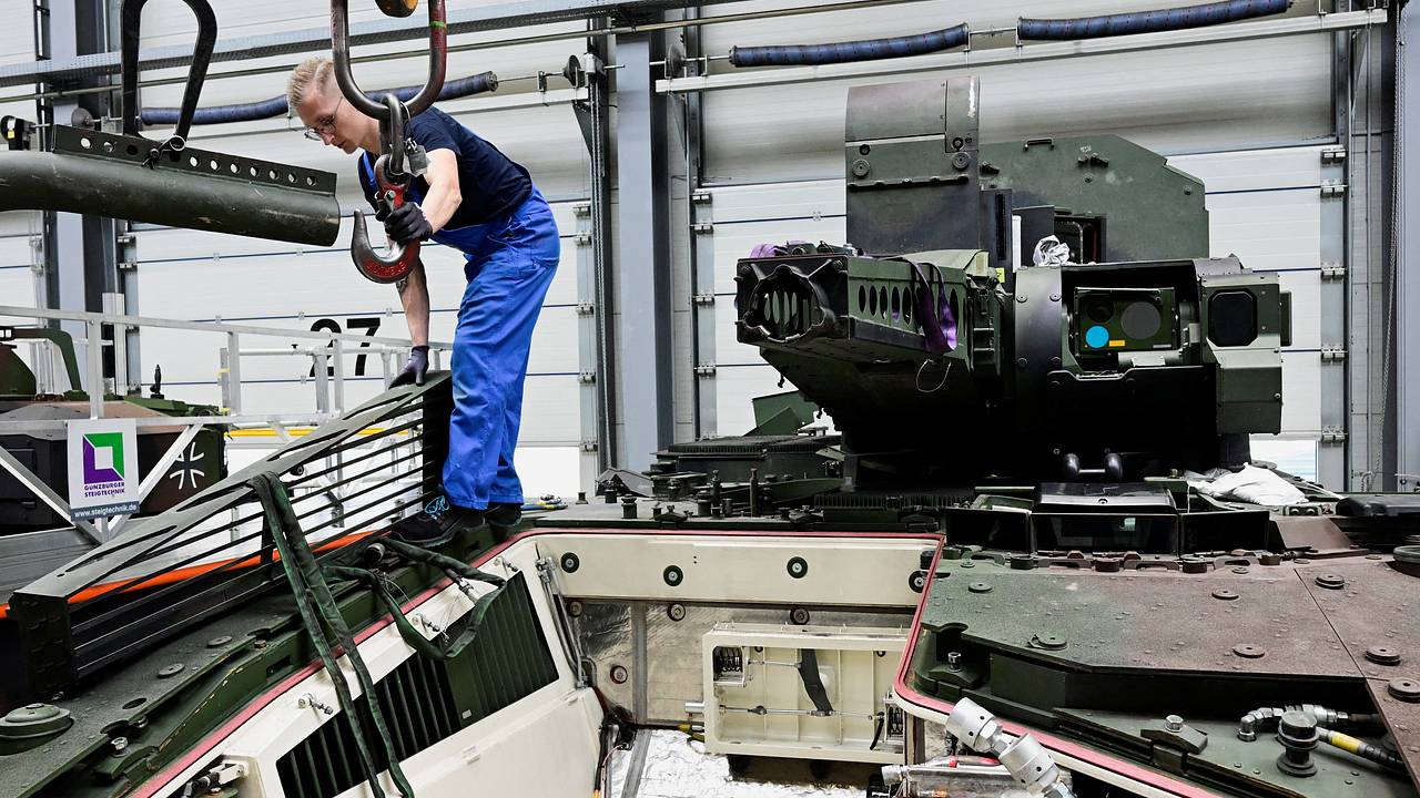 Остановку бронирования работников предприятий на Украине объяснили Остановку бронирования работников предприятий на Украине объяснили