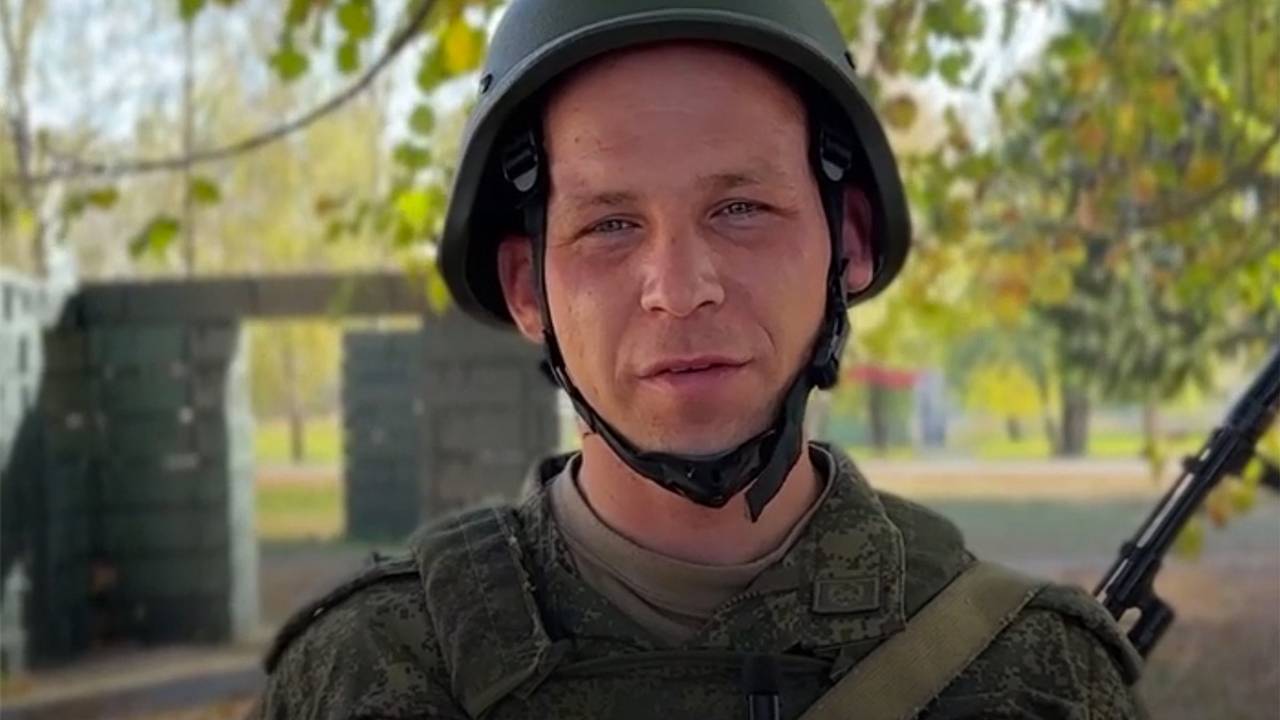 Боец СВО зачитал собственноручно написанное стихотворение и заявил о политических амбициях Боец СВО зачитал собственноручно написанное стихотворение и заявил о политических амбициях