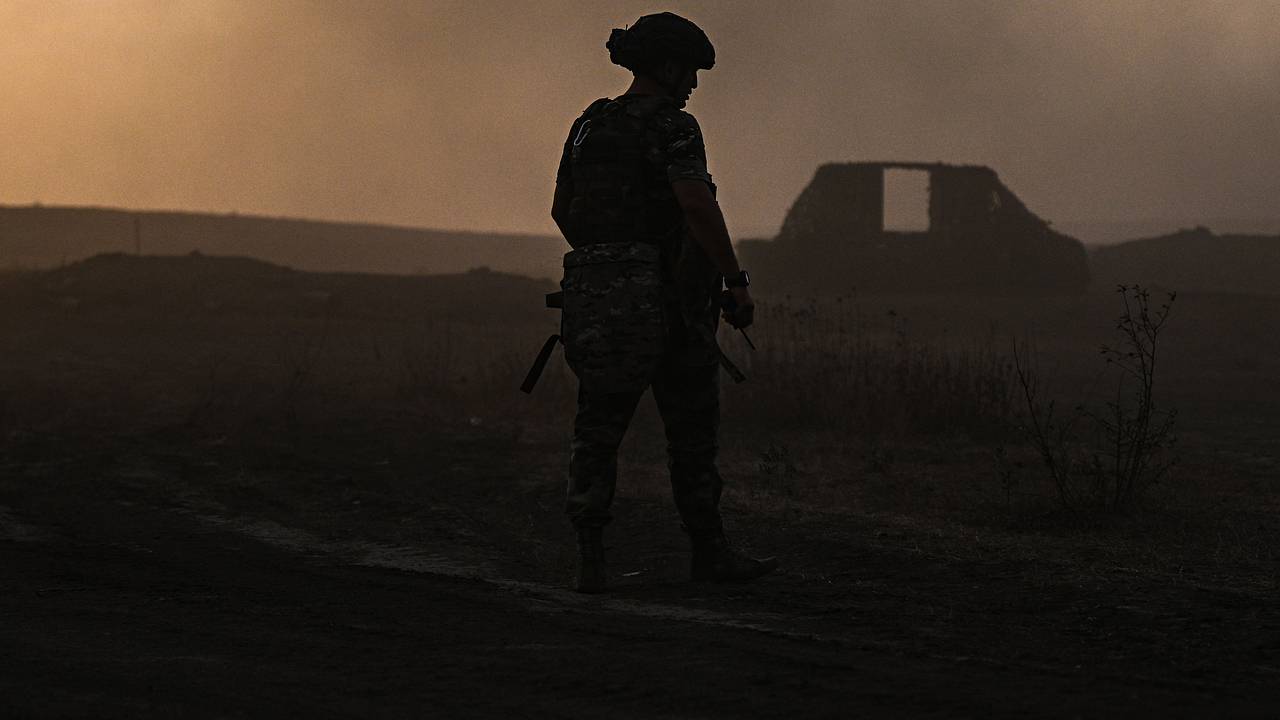 Российский боец две недели оборонял стратегически важную позицию. Он был ранен, но продержался до подхода основных сил Российский боец две недели оборонял стратегически важную позицию. Он был ранен, но продержался до подхода основных сил
