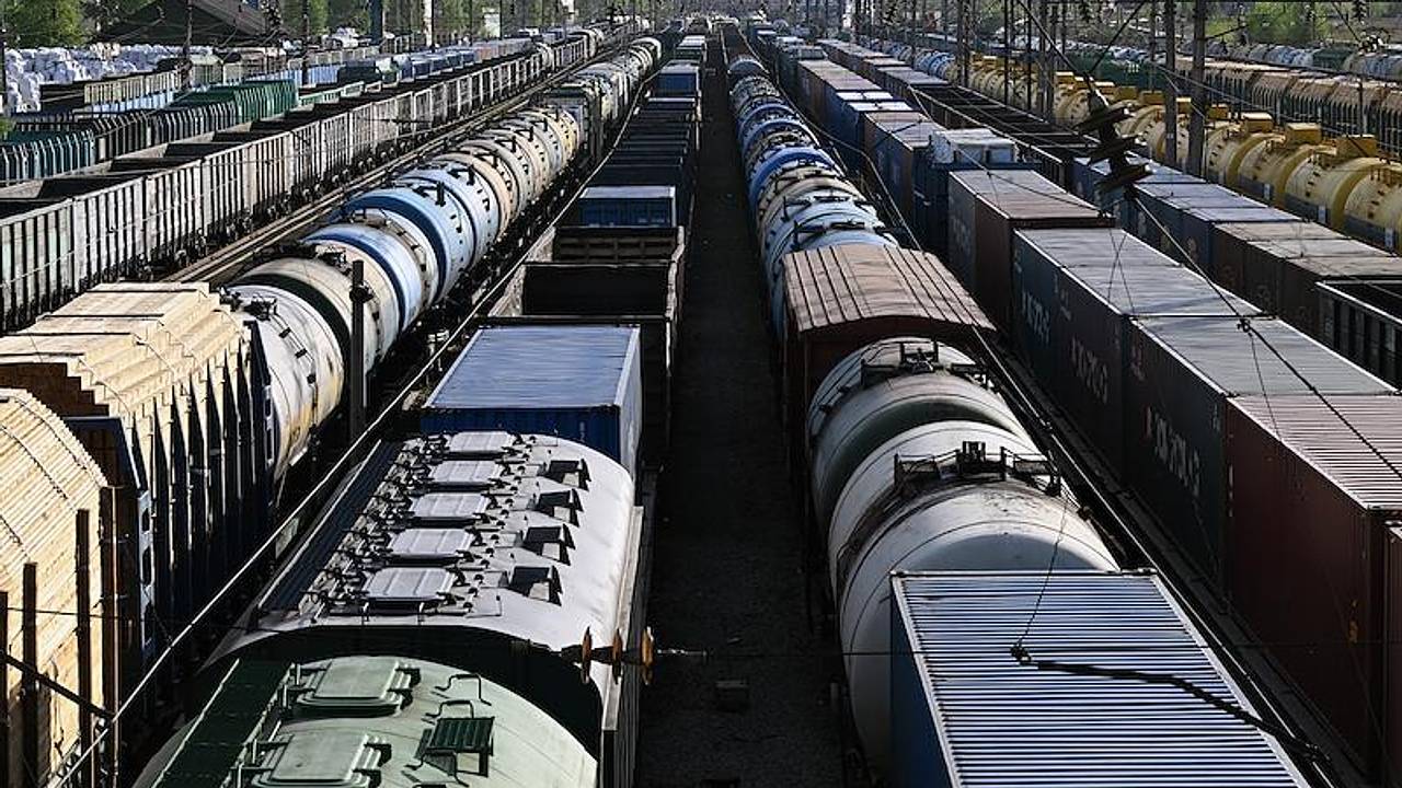 В России возникла угроза перевозки грузов из-за действий РЖД В России возникла угроза перевозки грузов из-за действий РЖД
