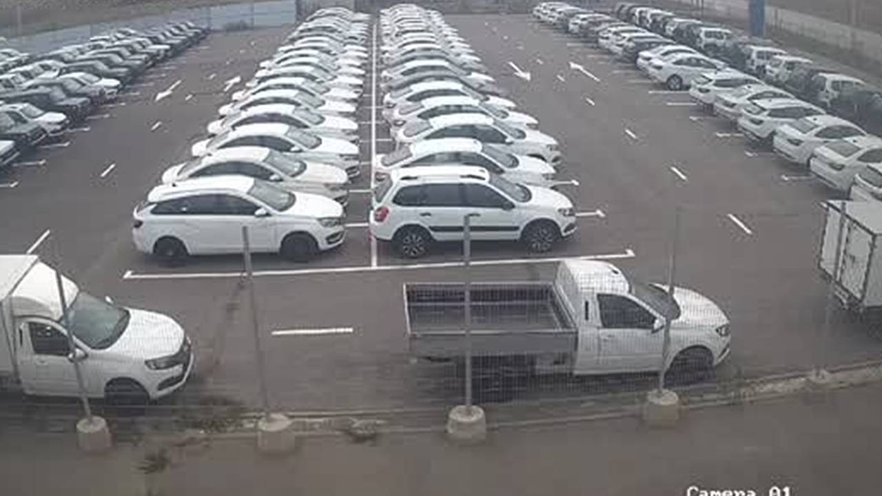 Российский автомобилист на скорости врезался в забор, вылетел из машины и попал на видео Российский автомобилист на скорости врезался в забор, вылетел из машины и попал на видео
