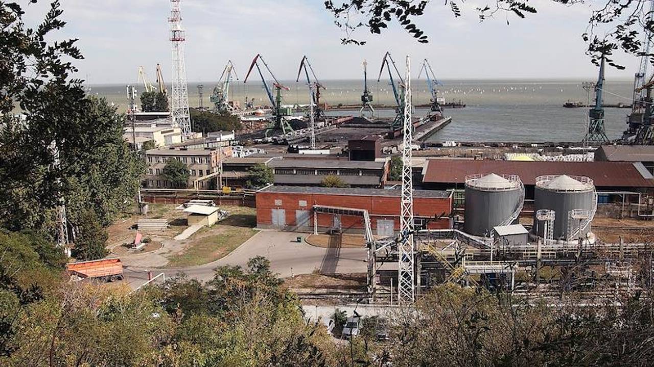 Жителей ряда регионов России предупредили о сильных штормах и селях Жителей ряда регионов России предупредили о сильных штормах и селях