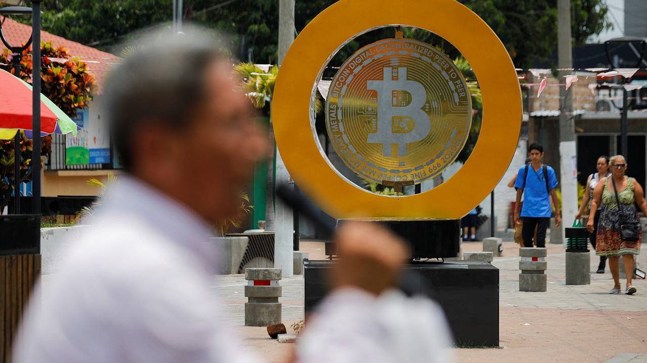 Бьющий рекорды стоимости биткоин преодолел психологически важную отметку