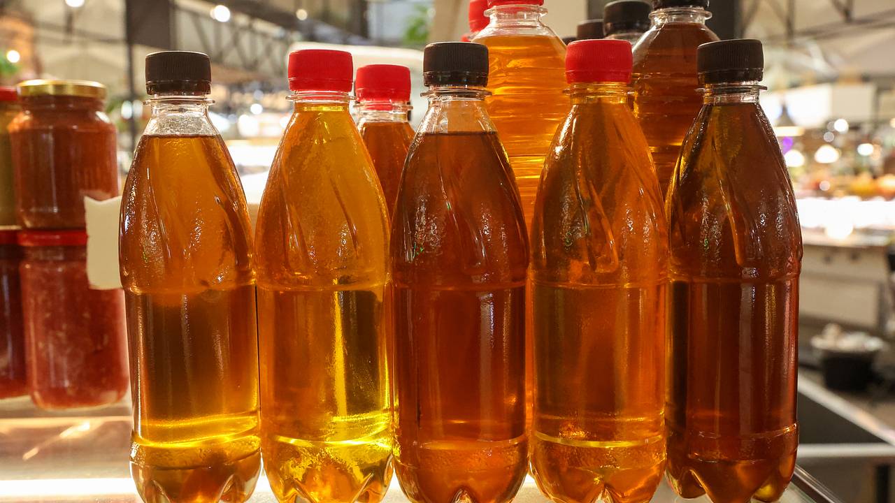 Подсолнечное масло подорожало из-за нехватки пальмового Подсолнечное масло подорожало из-за нехватки пальмового