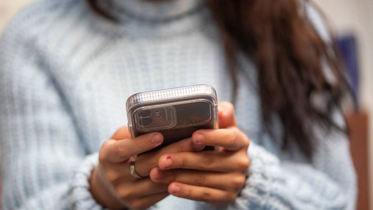 Россиян предупредили о крадущих аккаунты в WhatsApp и Telegram мошенниках Россиян предупредили о крадущих аккаунты в WhatsApp и Telegram мошенниках