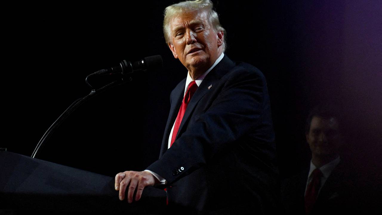 Трамп начал набирать свою команду. Америкой будут управлять бизнесмены, телеведущие и военные Трамп начал набирать свою команду. Америкой будут управлять бизнесмены, телеведущие и военные