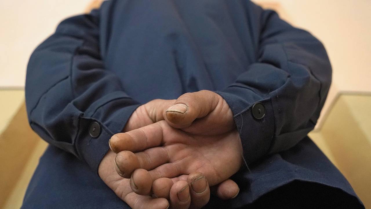 Россиянин с бритвой напал на мужчину на остановке Россиянин с бритвой напал на мужчину на остановке