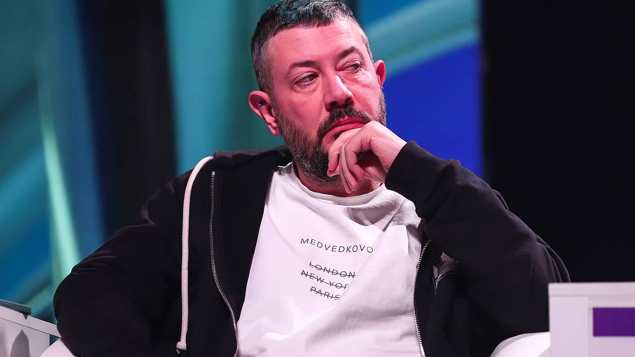 Артемий Лебедев призвал изучать мат на уроках литературы Артемий Лебедев призвал изучать мат на уроках литературы