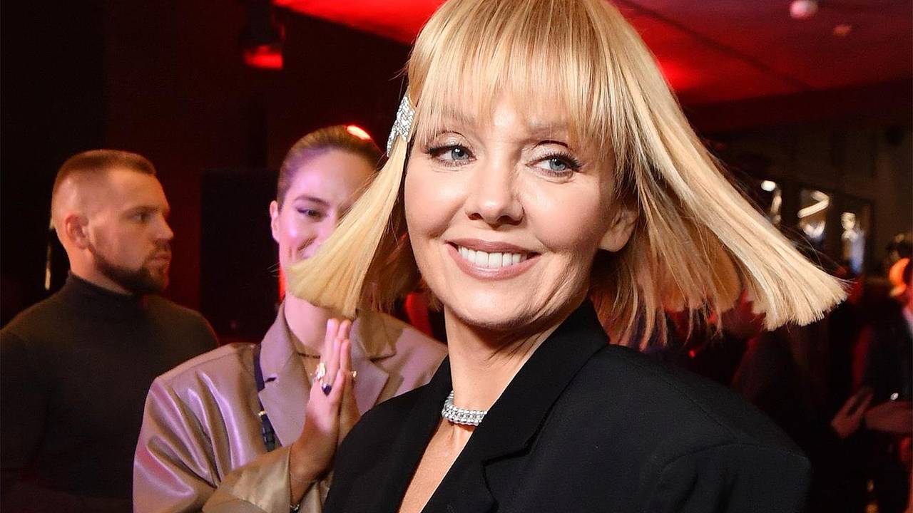 56-летняя певица Валерия оголила бедра на новом фото 56-летняя певица Валерия оголила бедра на новом фото