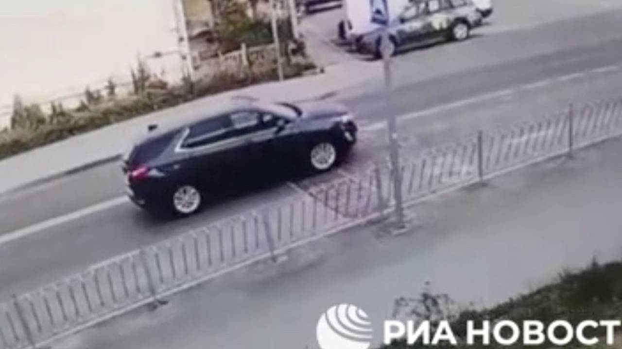 Момент подрыва машины капитана Черноморского флота в Севастополе попал на видео Момент подрыва машины капитана Черноморского флота в Севастополе попал на видео