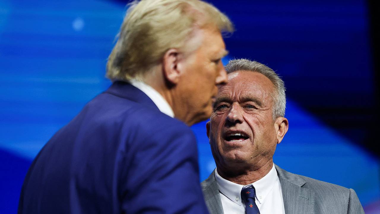 Кеннеди-младший оправдался за сравнения Трампа с Гитлером и Муссолини Кеннеди-младший оправдался за сравнения Трампа с Гитлером и Муссолини