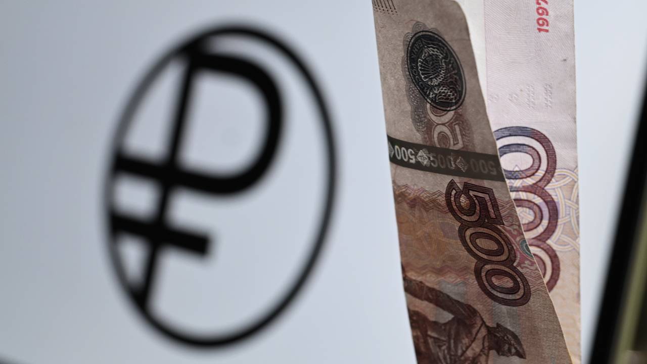 С россиян захотели взыскать более десятков миллиардов рублей налоговых долгов С россиян захотели взыскать более десятков миллиардов рублей налоговых долгов