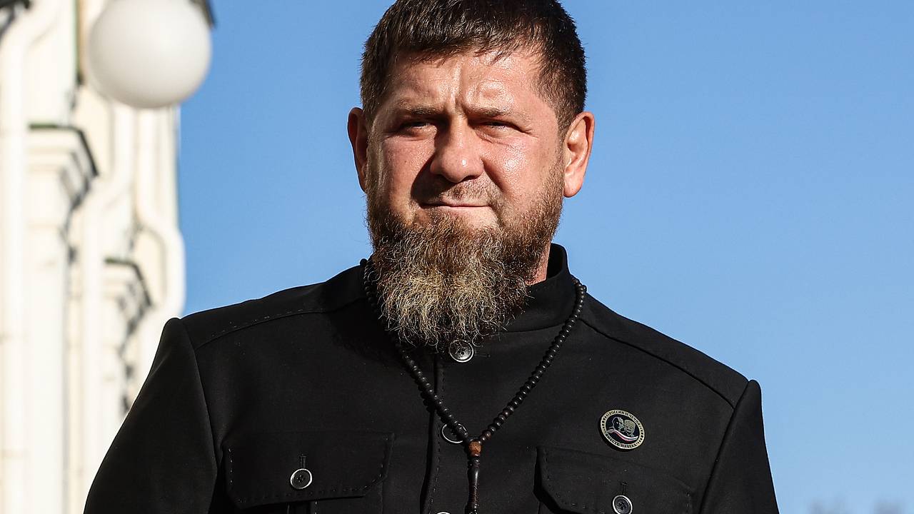 Кадыров сказал ближайшему соратнику выдать пленным бойцам ВСУ оружие Кадыров сказал ближайшему соратнику выдать пленным бойцам ВСУ оружие