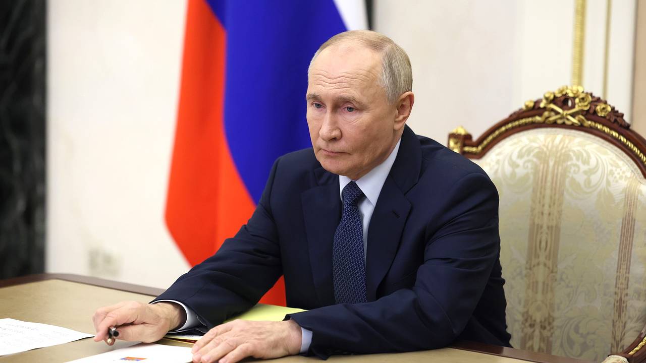 Путин назвал две отстающие сферы в России