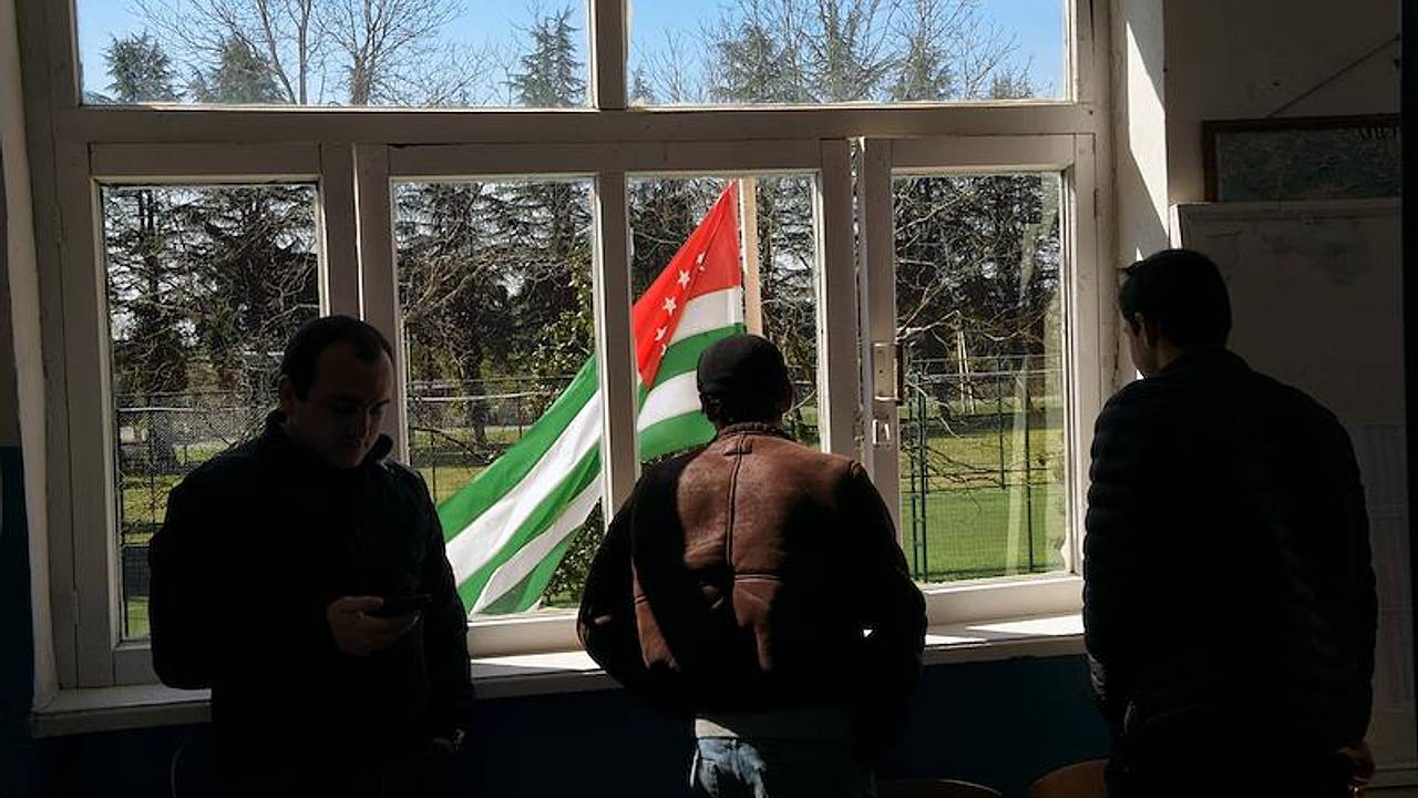 В Абхазии без российской помощи не могут платить бюджетникам. Республике грозят 16-часовые блэкауты В Абхазии без российской помощи не могут платить бюджетникам. Республике грозят 16-часовые блэкауты
