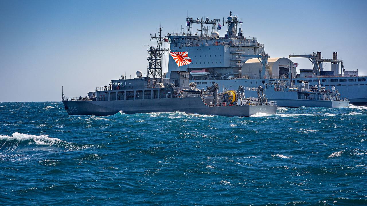 ВМС США и Японии провели совместные учения с Филиппинами ВМС США и Японии провели совместные учения с Филиппинами