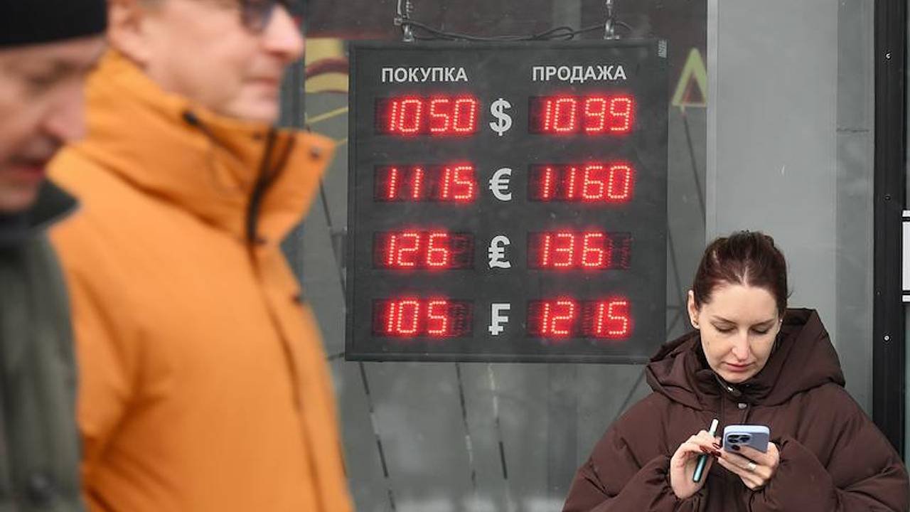 Рост курса доллара объяснили тремя причинами Рост курса доллара объяснили тремя причинами