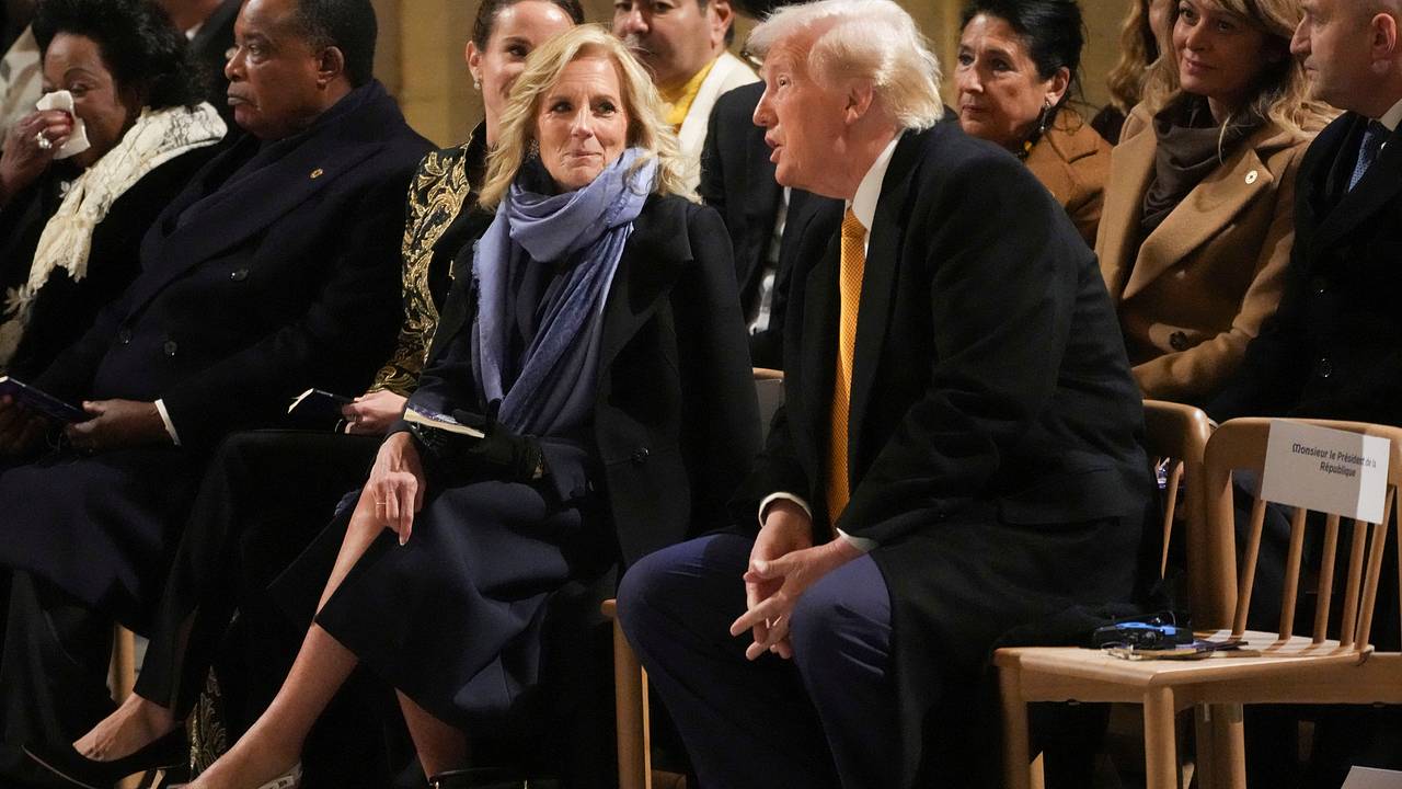 Трамп нашел способ заработать на фото жены Байдена Трамп нашел способ заработать на фото жены Байдена