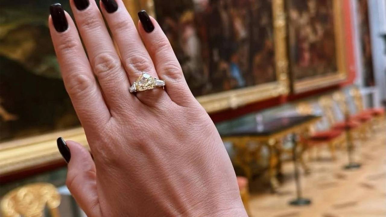 Помолвочное кольцо Бородиной за миллионы рублей вызвало споры в сети Помолвочное кольцо Бородиной за миллионы рублей вызвало споры в сети