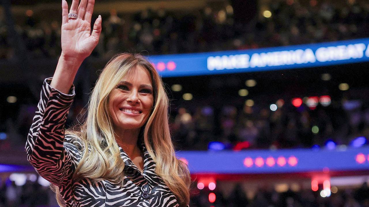 Мелания Трамп объяснила отказ от съемок для Vogue фразой «много других важных дел» Мелания Трамп объяснила отказ от съемок для Vogue фразой «много других важных дел»