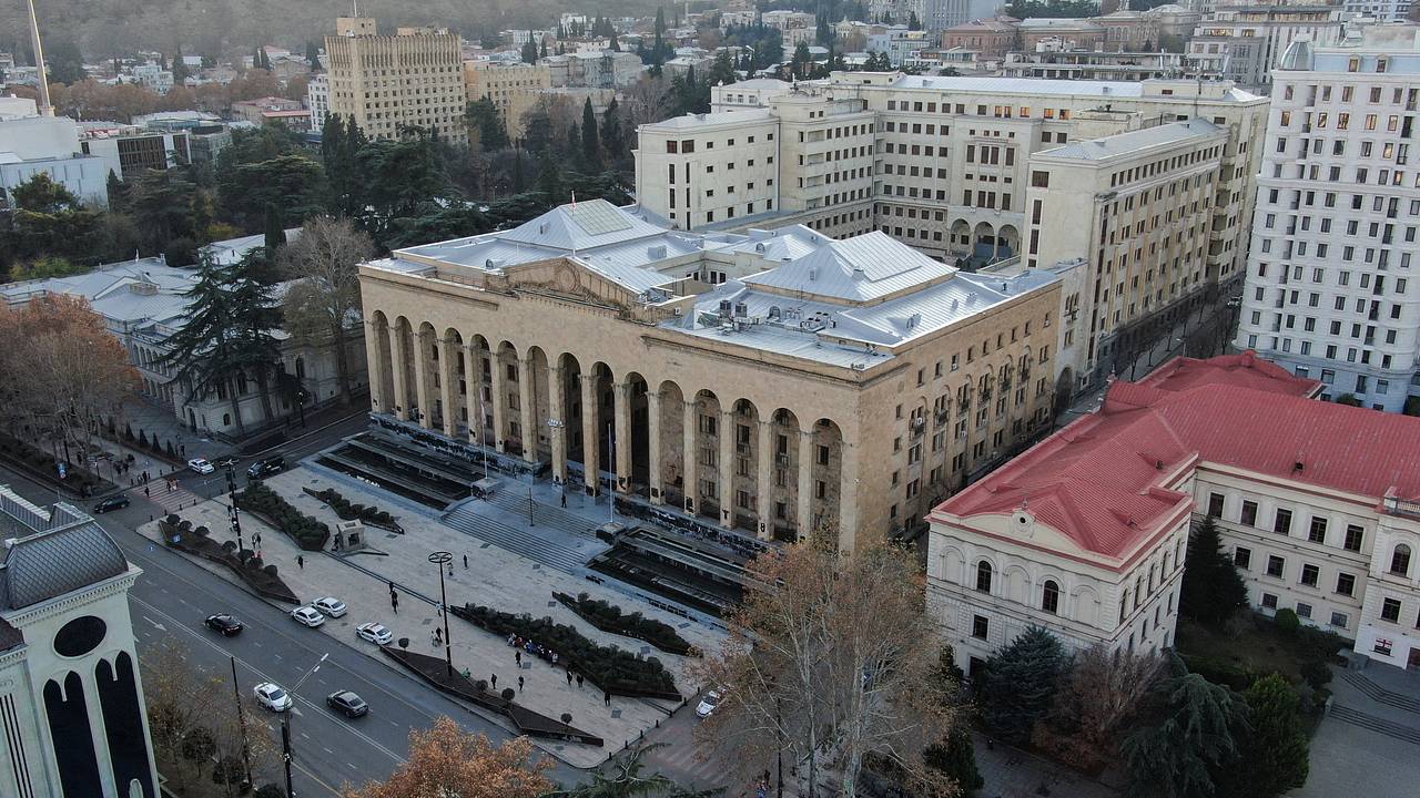 В Грузии захотели лишить президента государственной охраны за нарушение конституции В Грузии захотели лишить президента государственной охраны за нарушение конституции