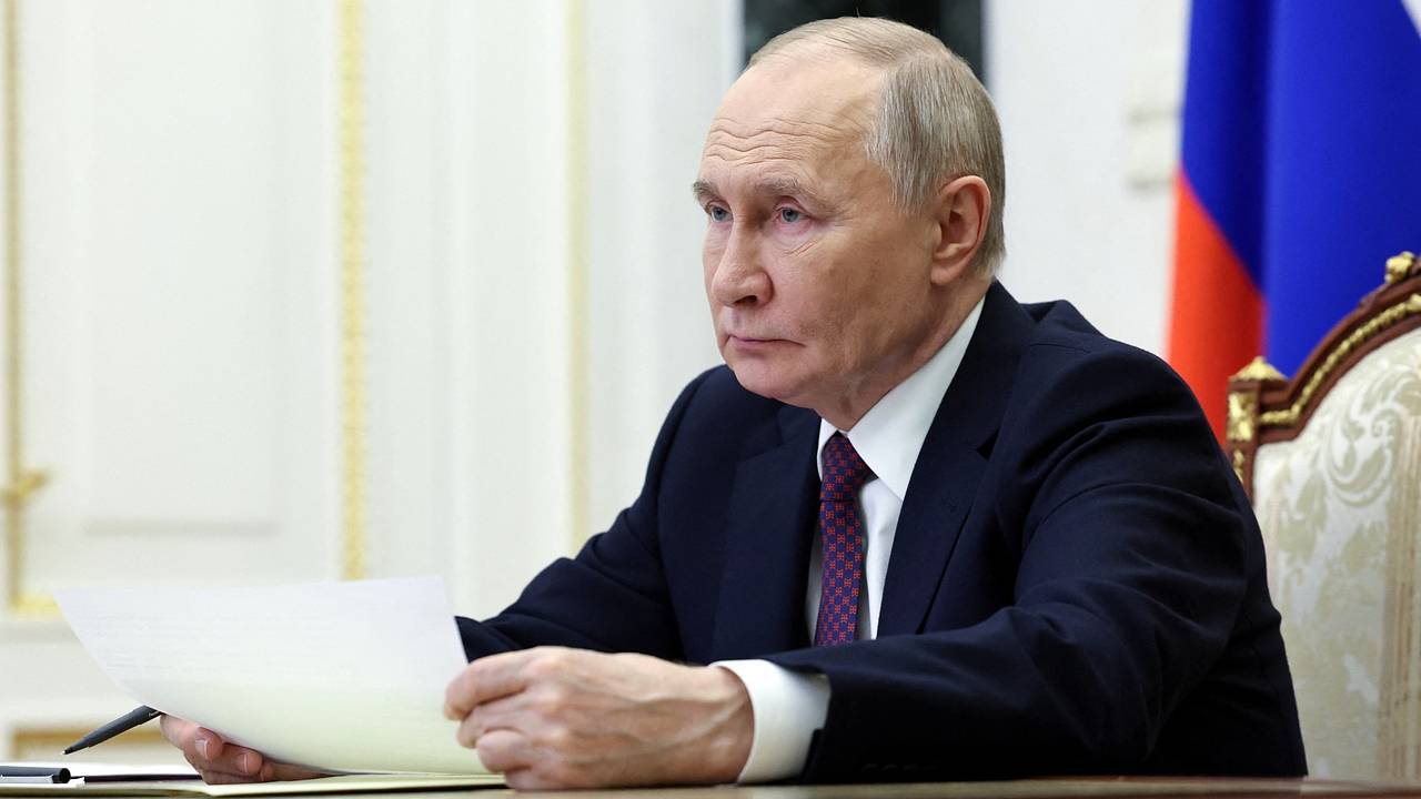 Путин дал новые полномочия властям в регионах с военным положением