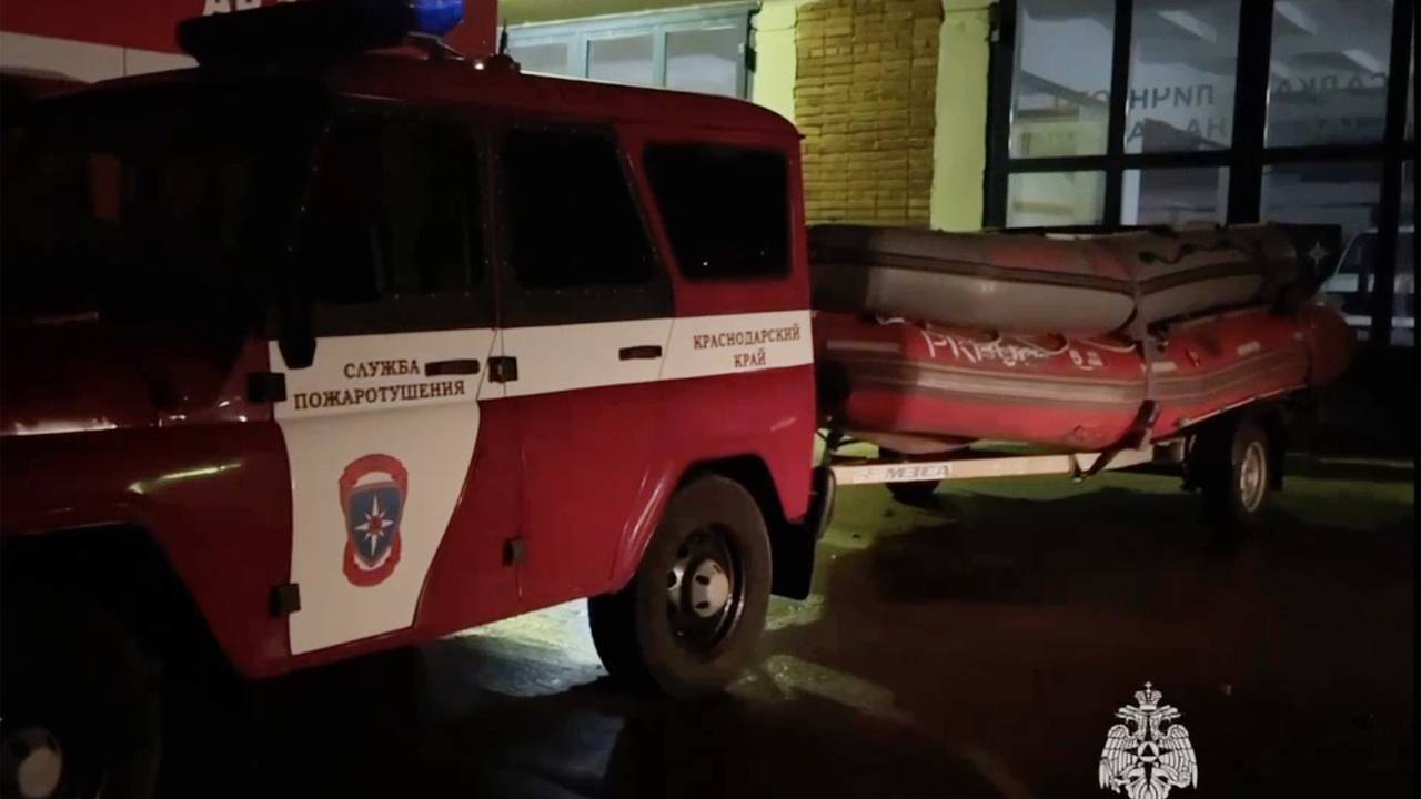 В МЧС объявили о завершении операции по спасению людей с затонувшего в Керчи танкера В МЧС объявили о завершении операции по спасению людей с затонувшего в Керчи танкера