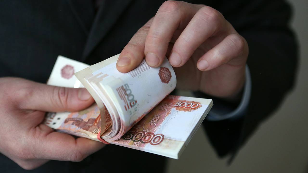 Депутат предсказал судьбу наличных рублей Депутат предсказал судьбу наличных рублей