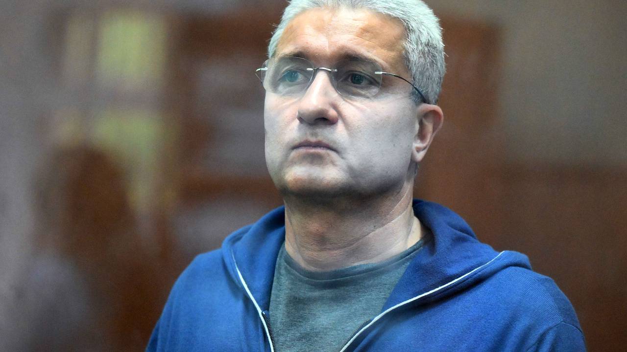 Арестованы катер и 23 автомобиля бывшего замглавы Минобороны России Иванова Арестованы катер и 23 автомобиля бывшего замглавы Минобороны России Иванова