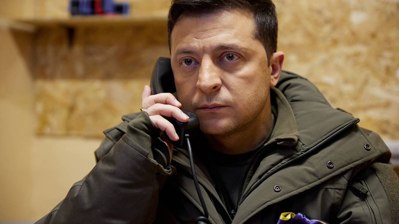 Зеленский упрекнул администрацию Байдена за промедление с поставками военной помощи Зеленский упрекнул администрацию Байдена за промедление с поставками военной помощи