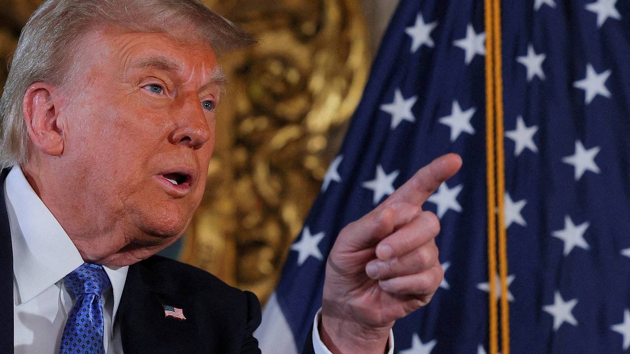 Трамп потребовал от республиканцев в Конгрессе разорвать соглашение с демократами Трамп потребовал от республиканцев в Конгрессе разорвать соглашение с демократами