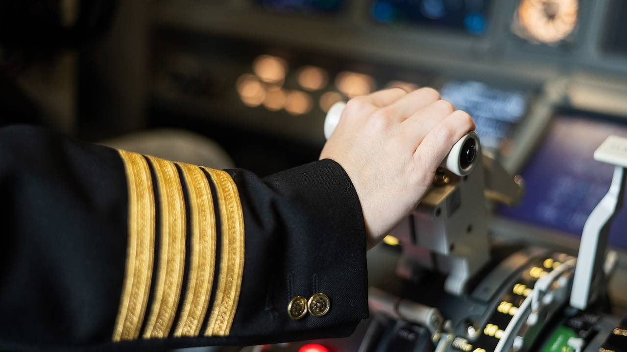 У самолета с россиянами на борту возникли проблемы с автопилотом в небе У самолета с россиянами на борту возникли проблемы с автопилотом в небе