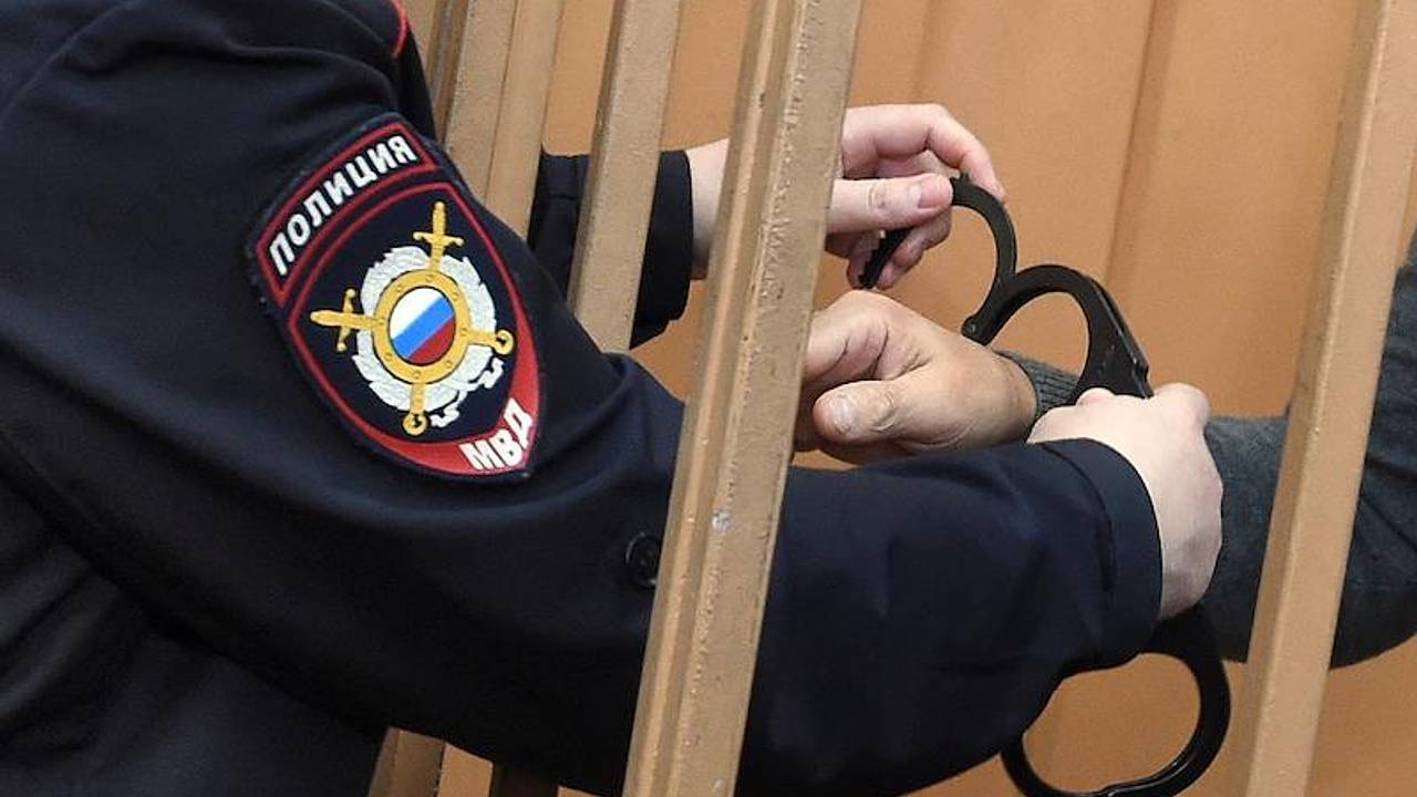 В российском регионе задержан пытавшийся поджечь банкомат по указу неизвестных мужчина В российском регионе задержан пытавшийся поджечь банкомат по указу неизвестных мужчина