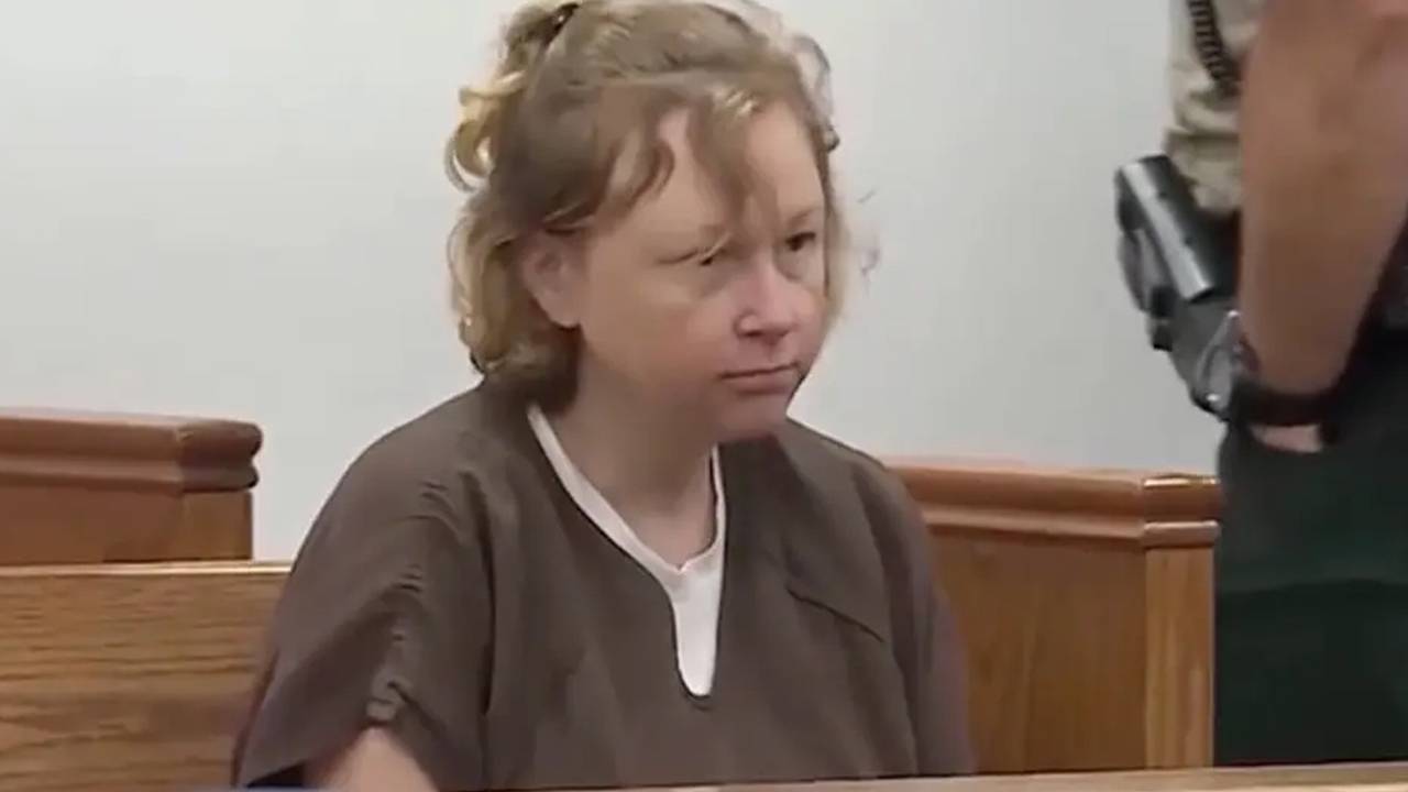 Родившую ребенка от 12-летнего школьника учительницу приговорили к 25 годам тюрьмы Родившую ребенка от 12-летнего школьника учительницу приговорили к 25 годам тюрьмы