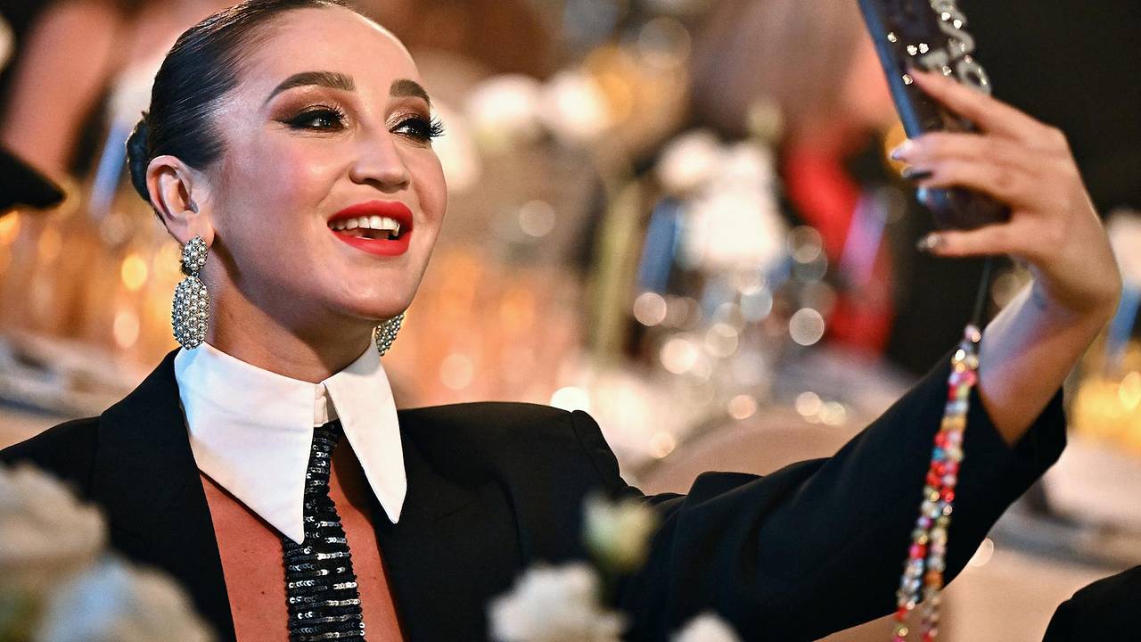 Стилист Бузовой рассказал о казусе с ее платьем Стилист Бузовой рассказал о казусе с ее платьем