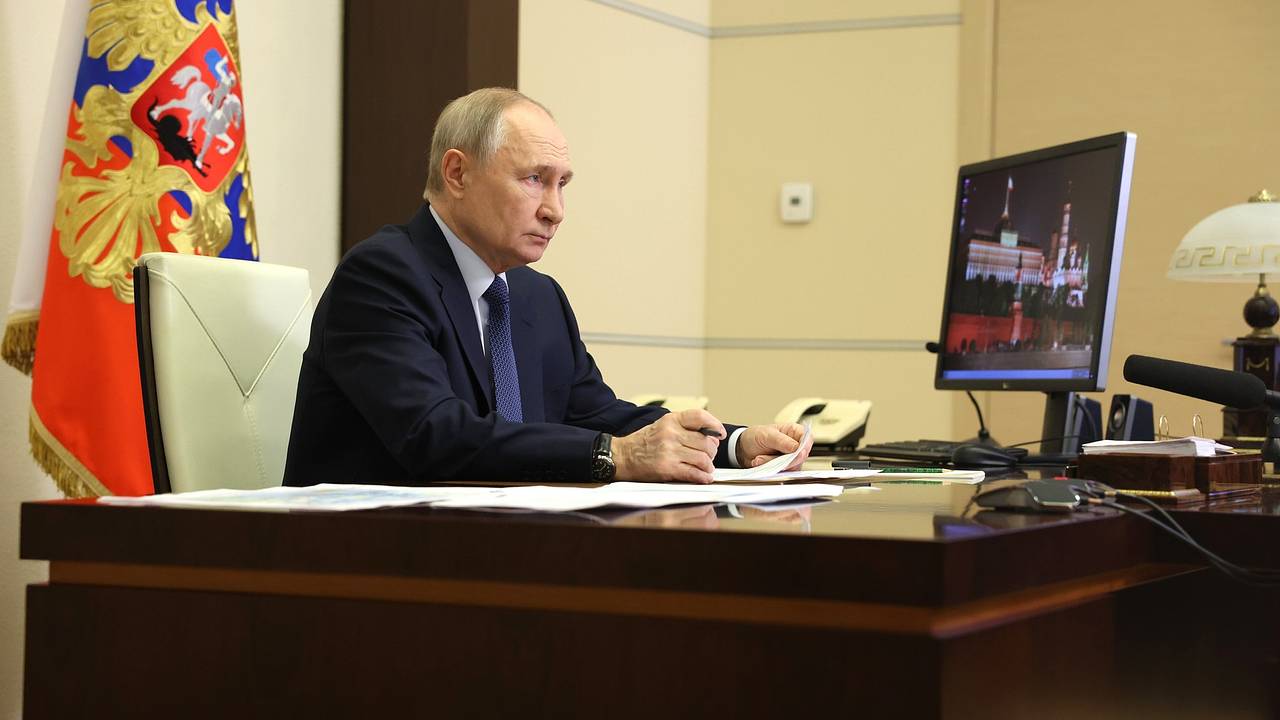 Путин обсудил с постоянными членами Совбеза подготовку к празднованию 80-летия Победы Путин обсудил с постоянными членами Совбеза подготовку к празднованию 80-летия Победы