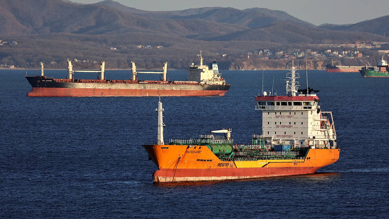 Китай отказался принять три танкера с нефтью из России из-за новых санкций США. Что на это ответили в Москве? Китай отказался принять три танкера с нефтью из России из-за новых санкций США. Что на это ответили в Москве?